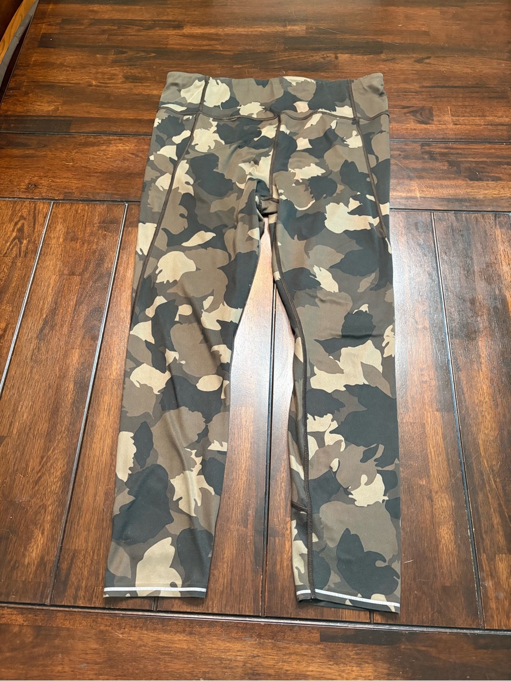 Women’s Athleta camo leggings size L